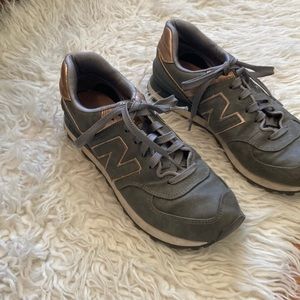 New Balance Rose Gold sneaker